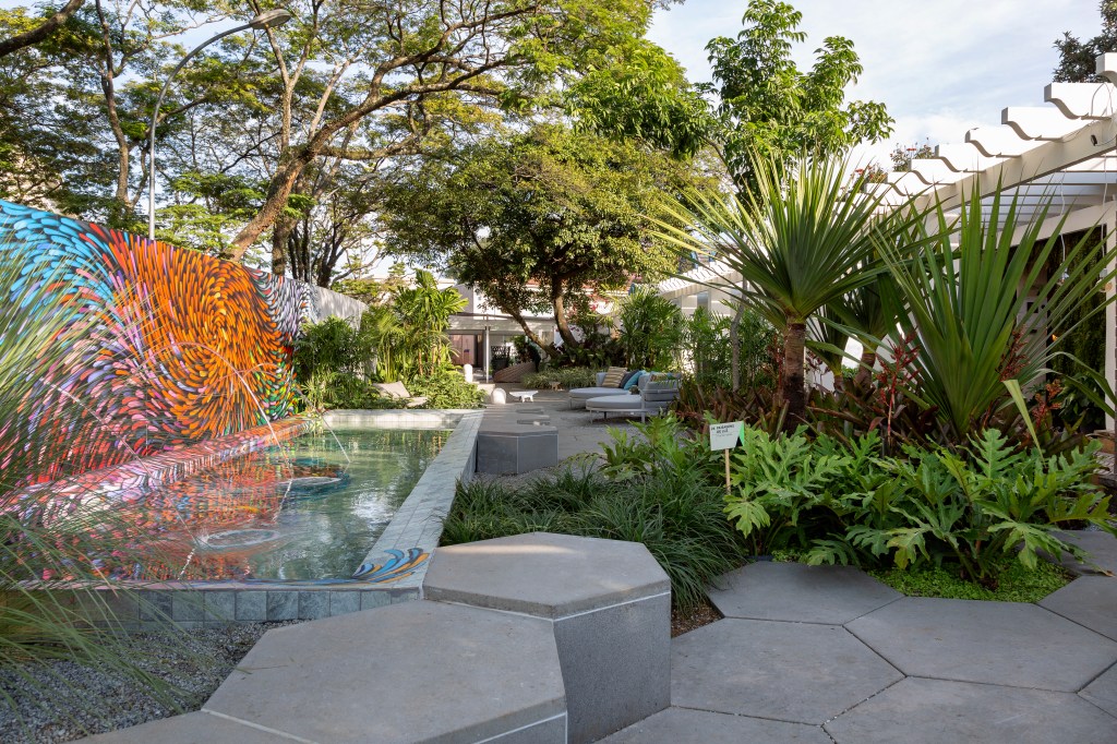 A iluminação é a protagonista no jardim pré-fabricado da CASACOR SP 2018