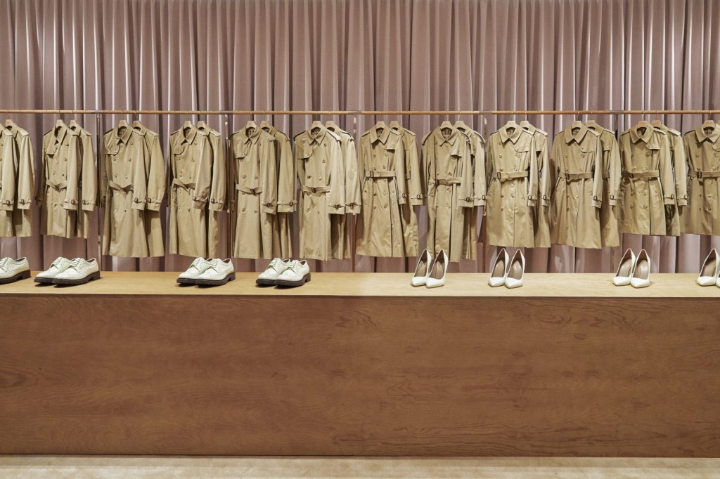supstrip_201057_4_full Flagship Store da Burberry, em Londres, ganha repaginação