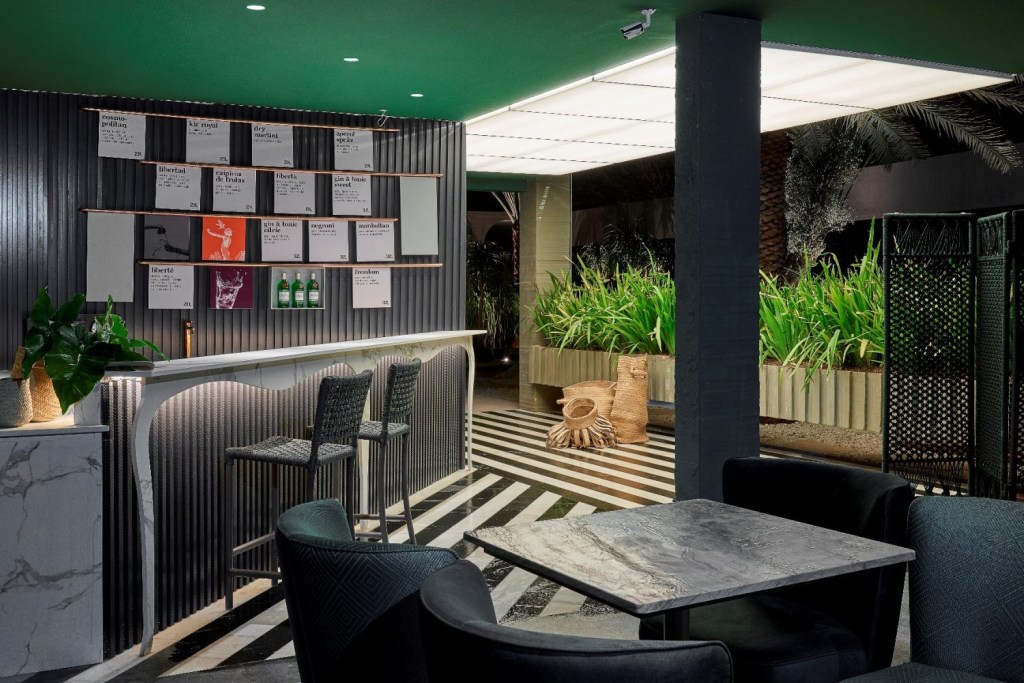 37 – RESTAURANTE LIBERTAD – Renata Dutra Arquitetura + Avocado Design – crédito Jomar Bragança Os usos inusitados e diferentes de painéis da CASACOR Brasília 2018