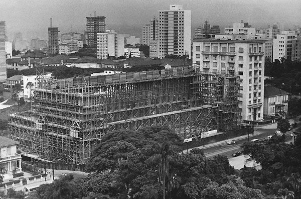 Vista-do-Masp-em-construção-no-ano-de-1964. O MASP completa 50 anos! Veja uma breve história do museu