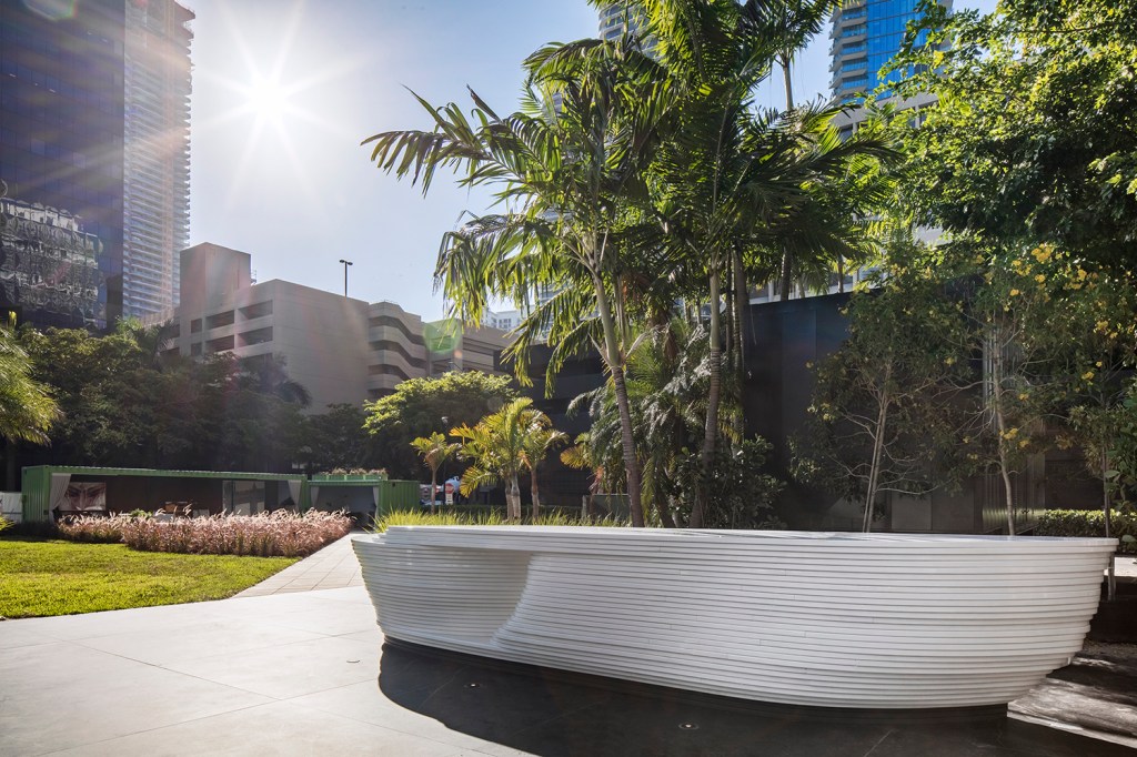 Miami ganha praça com esculturas do Estúdio Pininfarina