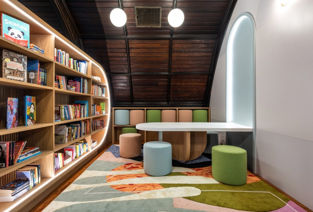 MKCA cria biblioteca infantil para abrigo em Nova York