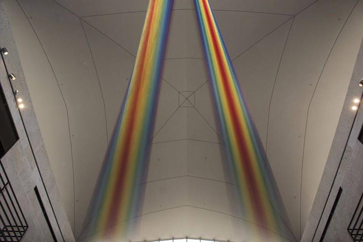 O arco-&iacute;ris de Gabriel Dawe invade o Museu Amon Carter