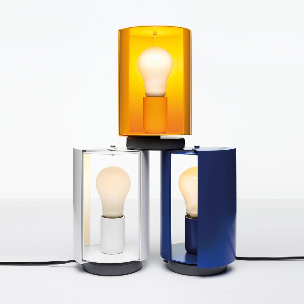 pivotante-a-poser-white-blue-orange-4 Nemo relança luminária da década de 1950 assinada por Charlotte Perriand