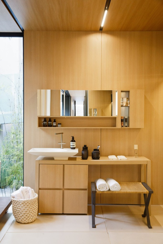 syshaus-studio-arthur-casas-architecture-prefab-brazil_dezeen_2364_col_9-1704×2556 Deca inova com metais e louças de design autoral