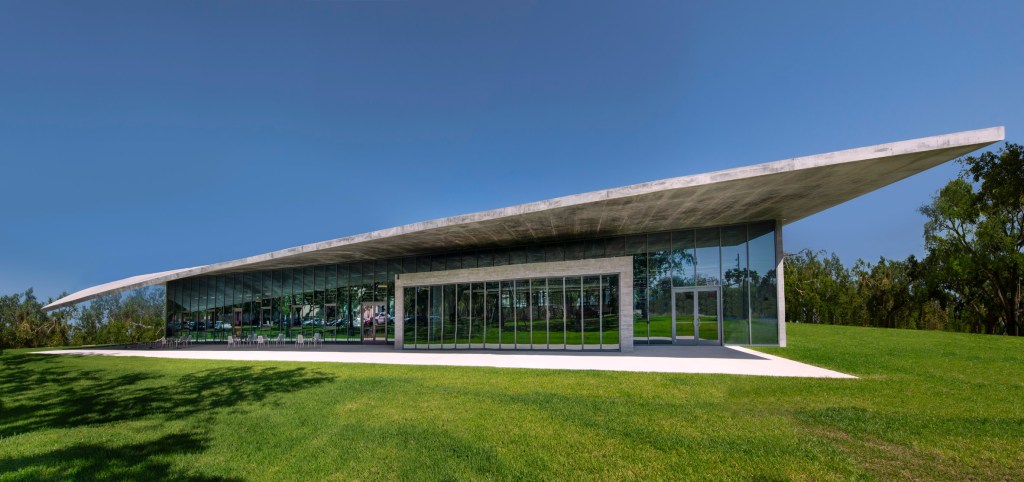 university-of-miami-arquitectonica-architecture-school-miami-florida-usa_dezeen_2364_col_15 Universidade de Miami inaugura novo prédio da Escola de Arquitetura
