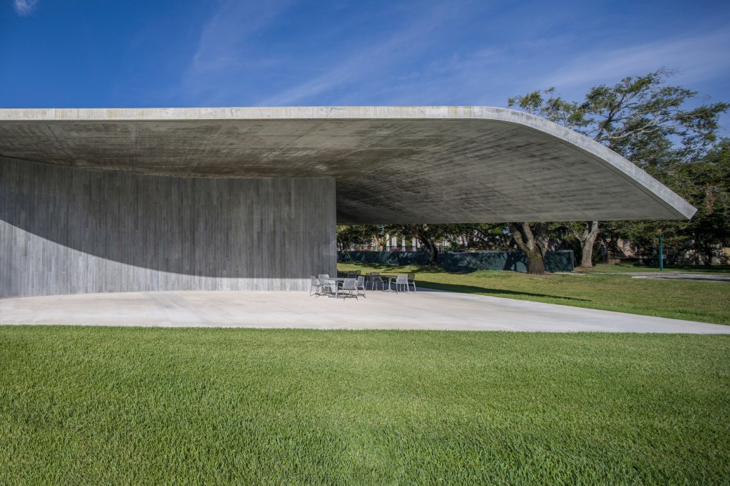 university-of-miami-arquitectonica-architecture-school-miami-florida-usa_dezeen_2364_col_4 Universidade de Miami inaugura novo prédio da Escola de Arquitetura