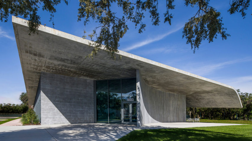 university-of-miami-arquitectonica-architecture-school-miami-florida-usa_dezeen_hero1-852×479 Universidade de Miami inaugura novo prédio da Escola de Arquitetura