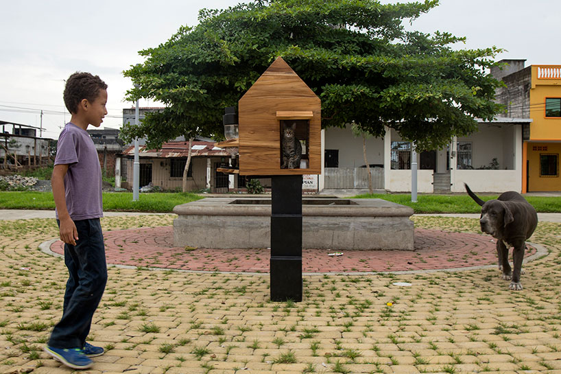 1-la-casita-del-barrio Pequenos abrigos para animais sem lar são construídos nas ruas do Equador