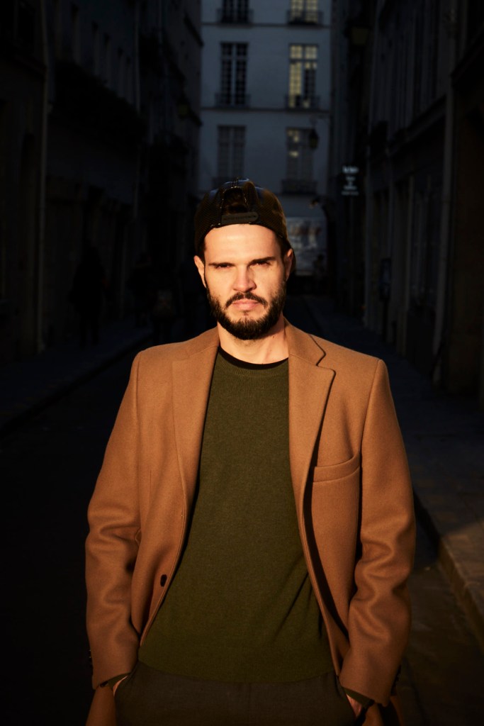 foto-de-fe-pinheiro-1200×1800 Guto Requena assina cenografia do SPFW – N47