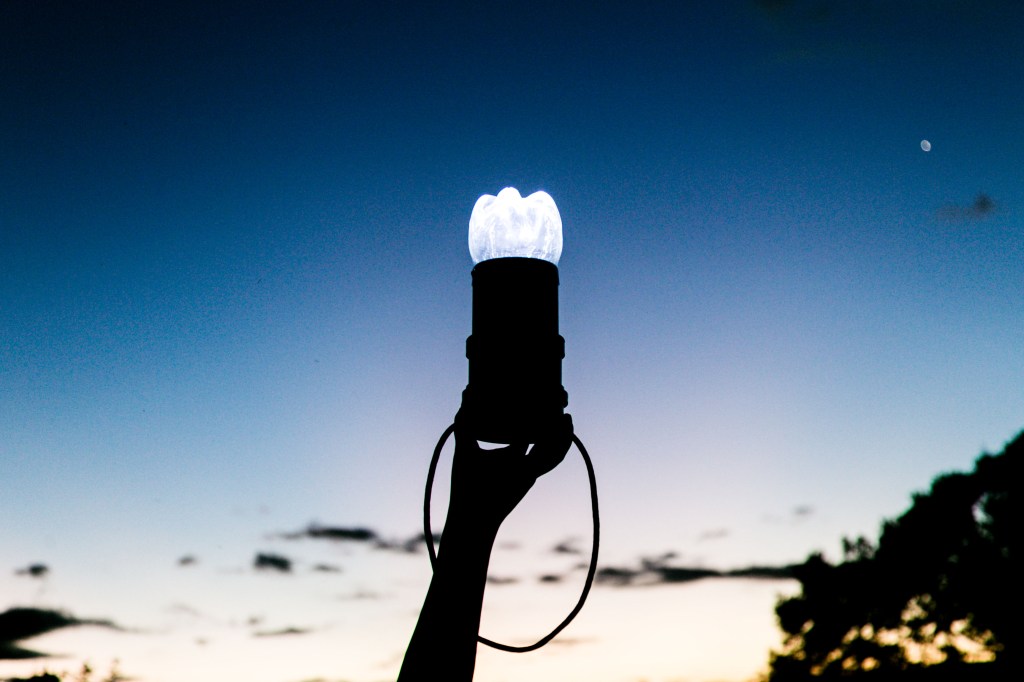 Litro de Luz- Morro do Chapéu A economia criativa brasileira representada em Milão