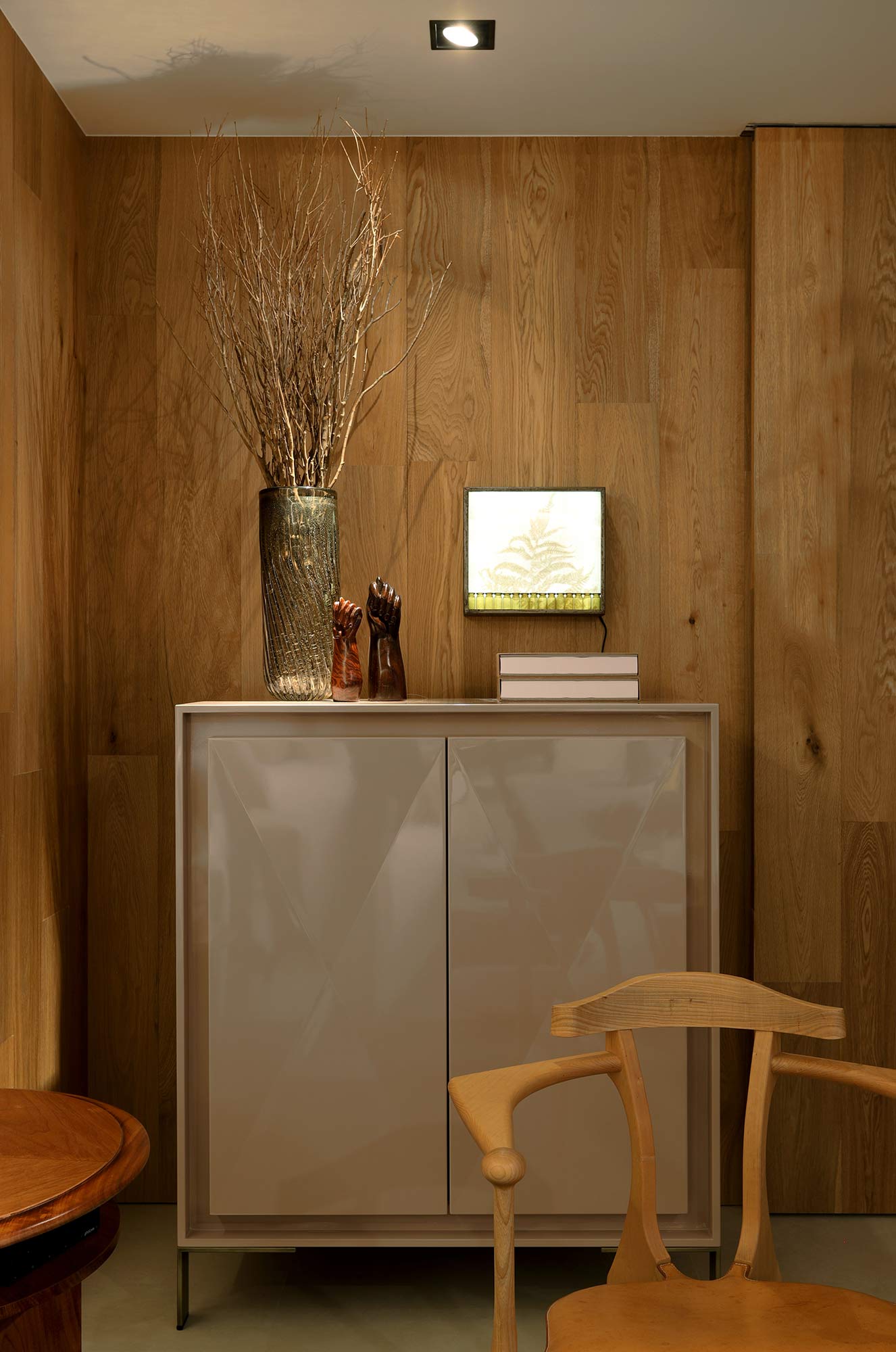 Um ref&uacute;gio entre livros e mem&oacute;rias &eacute; a proposta do Estar Leve na CASACOR SP