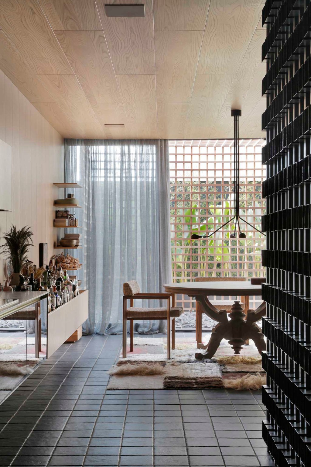 salvio-moacir-jr-casa-oak-casacor-sp-2019-denilson-machado-7 Do brutalismo aos muxarabis, Casa OAK é aula de arquitetura na CASACOR SP