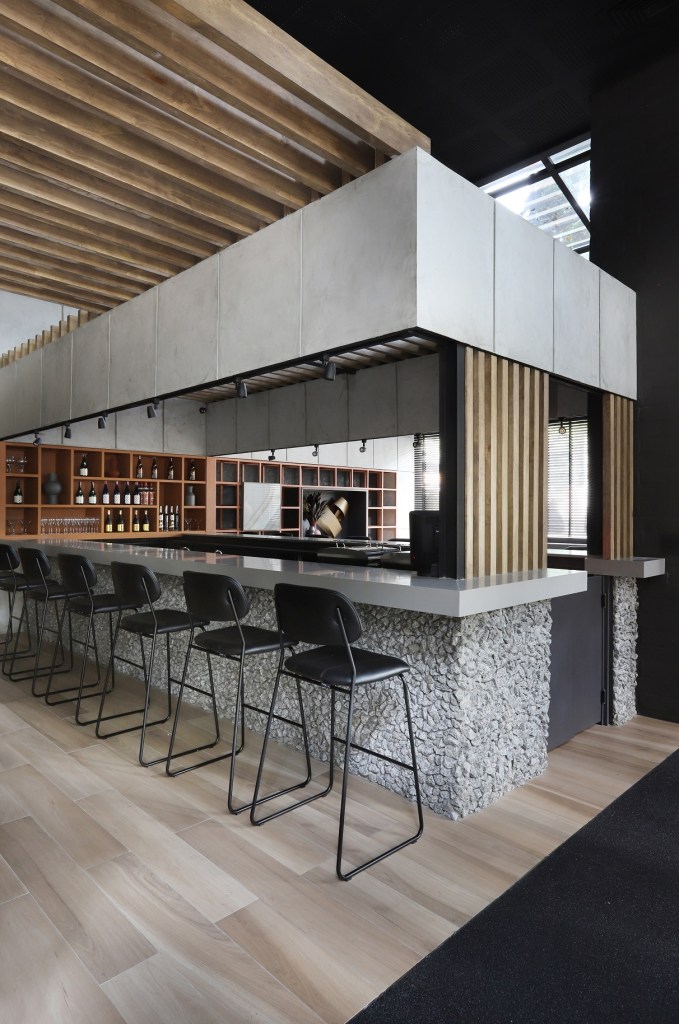 Kofu Sushi por Patrícia Hagobian – Fotos Mariana Orsi (2) Patrícia Hagobian assina projeto de restaurante japonês em São Paulo