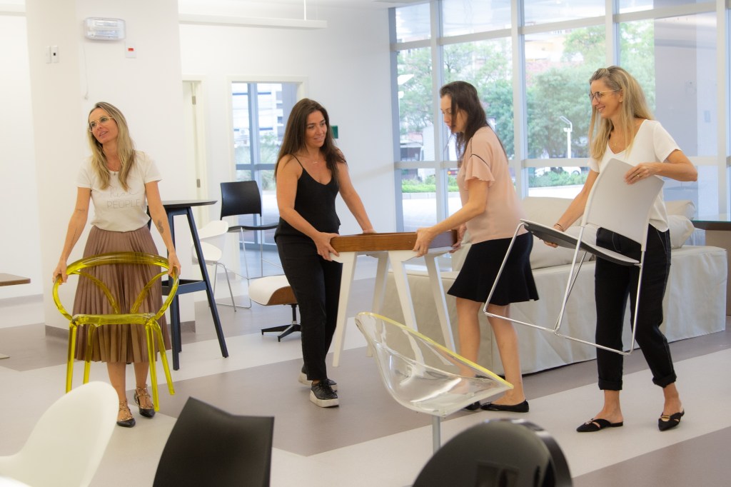 Arquitetos Voluntários em ação as mentoras Aline Fuhrmeister, Karen Feldman, Erika Listo e a Head Daniela Giffoni_Foto @2020LenaraPetenuzzo-2016 CASACOR RS apoia criação de espaços de descompressão em hospitais