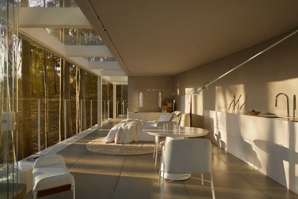 Minimalismo, meditação e natureza se unem em Refúgio de Júnior Piacesi
