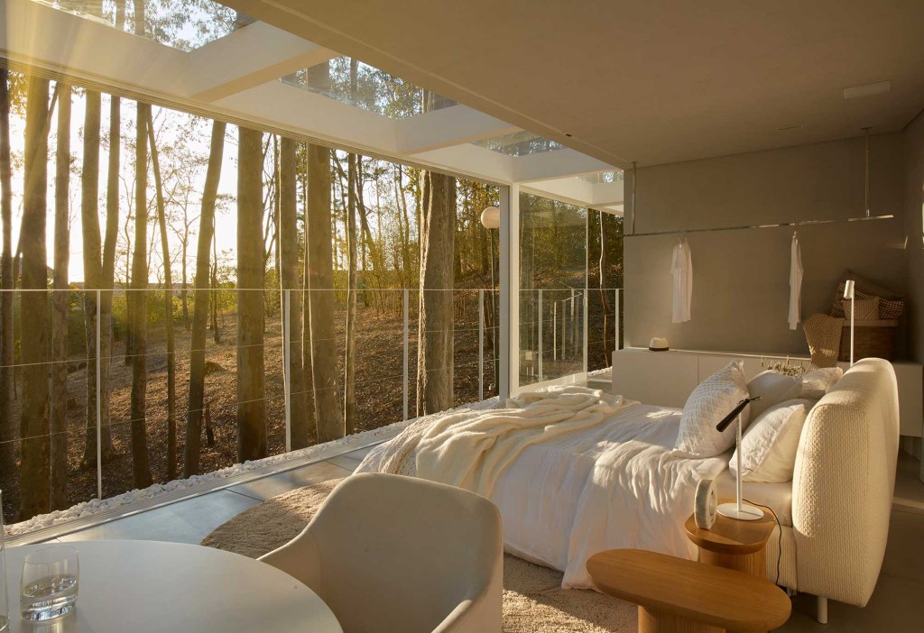 Minimalismo, meditação e natureza se unem em Refúgio de Júnior Piacesi