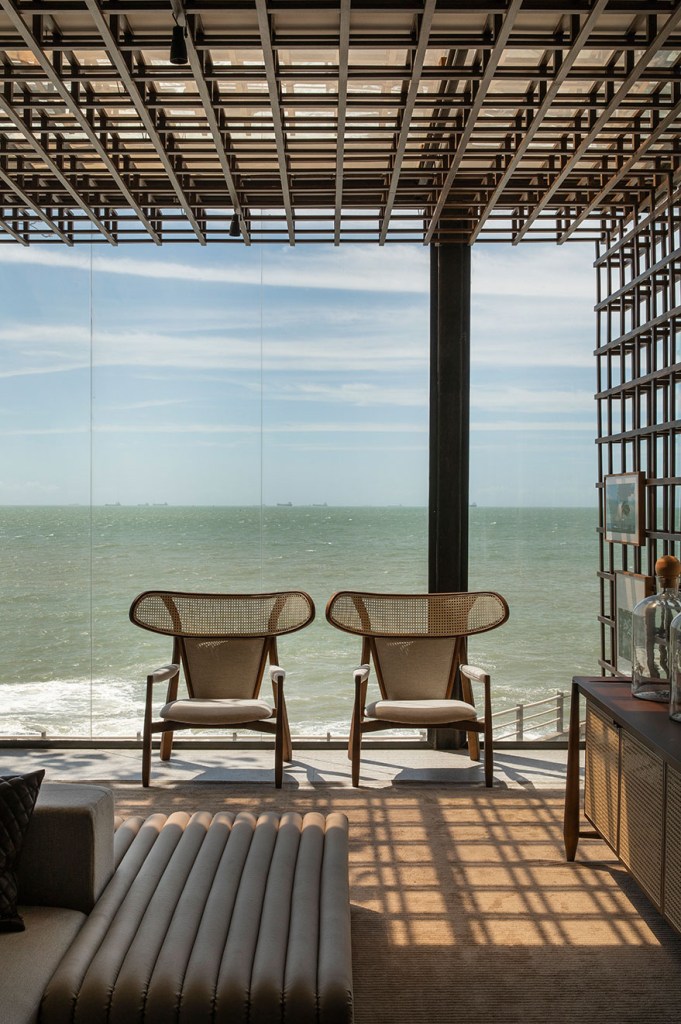 studio-praiano-vitor-cipriano-casacor-espirito-santo-2019- Estúdio com vista para o mar abraça as árvores nativas e garante bem-estar