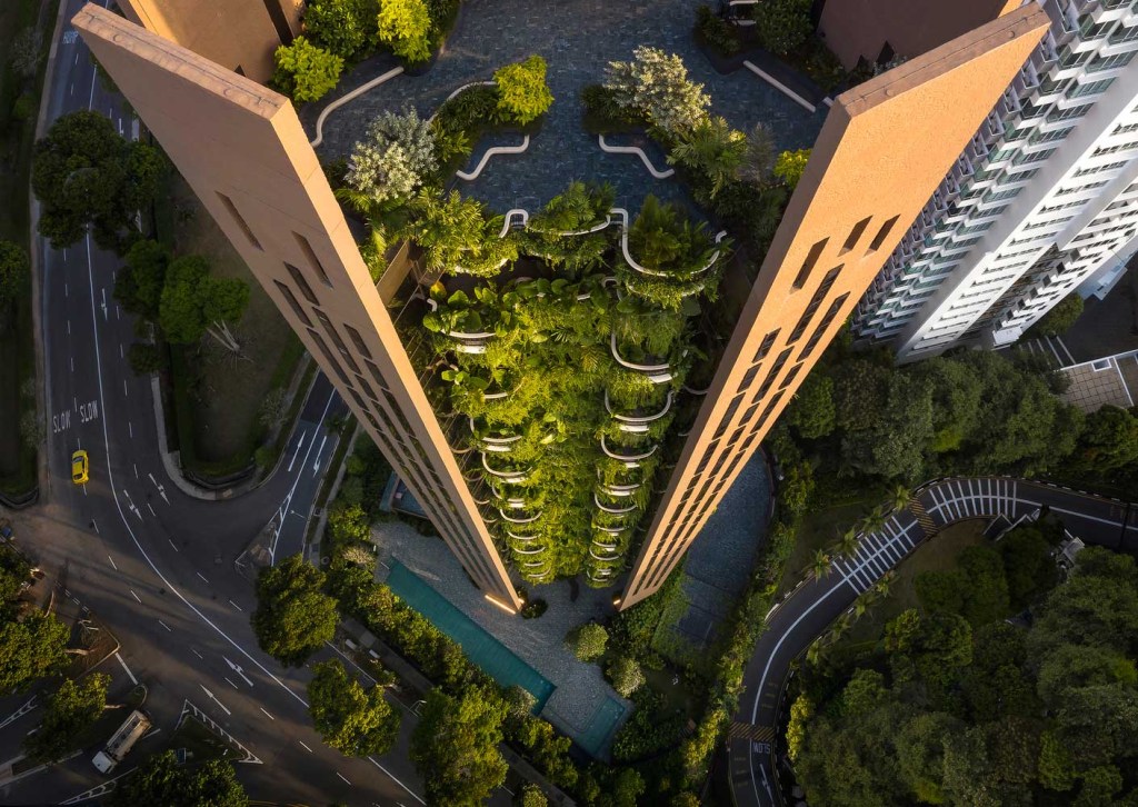 Edifício de Heatherwick atua como uma cortina verde em Singapura