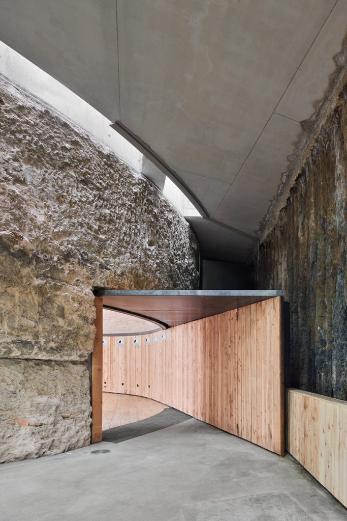 vilajuiga-aigues-luis-twose-two-bo-designboom-08 Escritório Twobo descobre um mundo subterrâneo na Catalunha